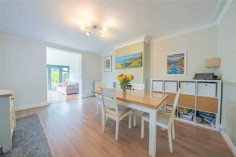 Spacious 4-Bedroom Family Home Near Roundhay Park