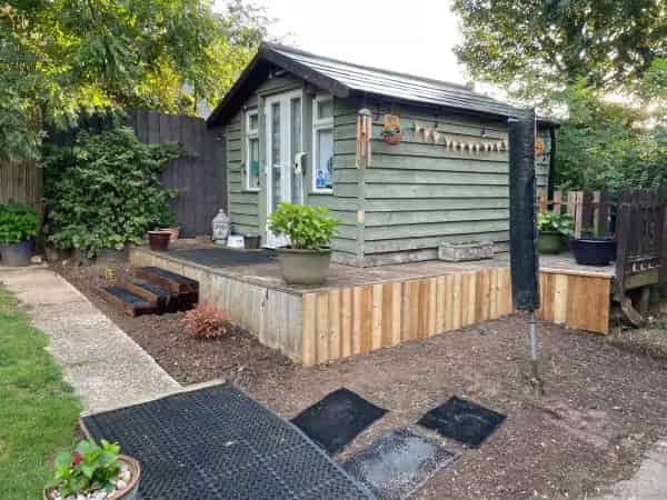 3 Bedroom House Large Garden Summer House
