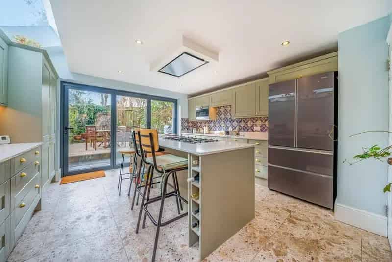 Four Bedroom Victorian House Near Forest Hill Station