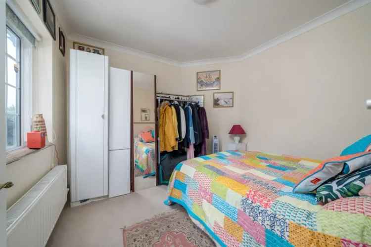 4 Bedroom Family Home with Expansive Garden and Outbuilding