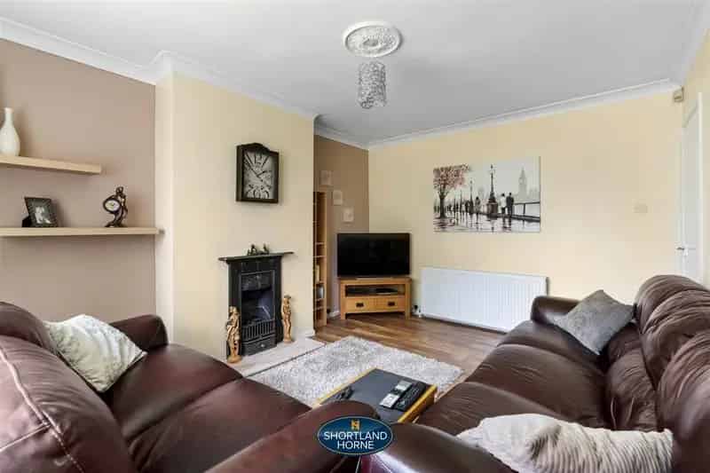 2 Bedroom Apartment House to Rent