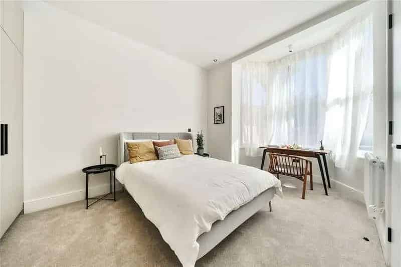 3 Bed Flat for Sale in Ealing