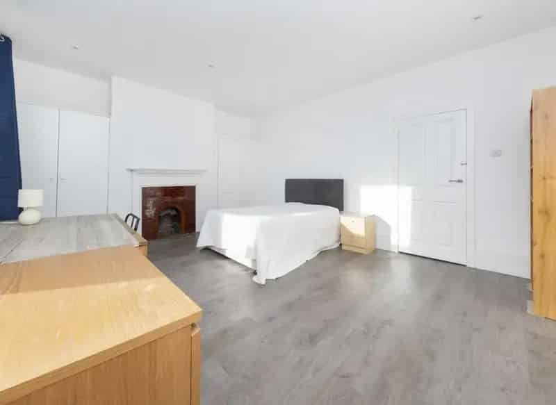3 Double Bedroom Apartment Near Transport Links