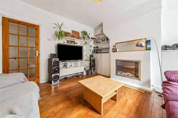 Two Bedroom Flat near Tooting Bec Common