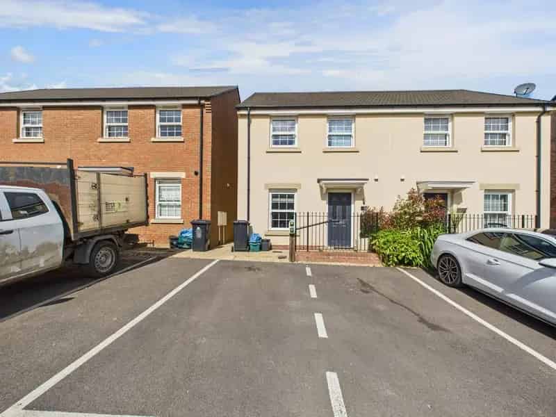 3 bedroom semi-detached house for sale