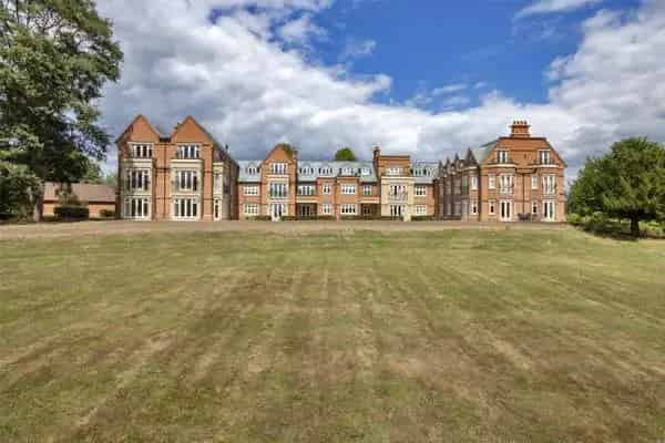 Luxury Penthouse Apartment in Secure Kent Countryside Development