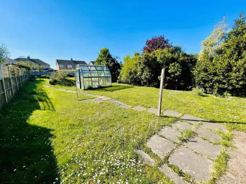 4 Bedroom Semi-Detached House for Sale Harrow Way