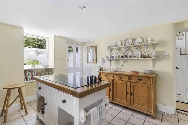 4 Bedroom Victorian Townhouse to Rent Newtown