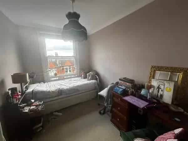 2-Bed Maisonette with Garden - Seeking 2-3 Bed House