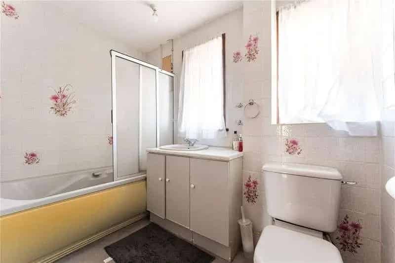 3 Bed End Terrace House For Sale Requiring Modernisation