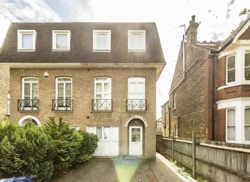 2 Double Bed Split Level Apartment Ealing Common