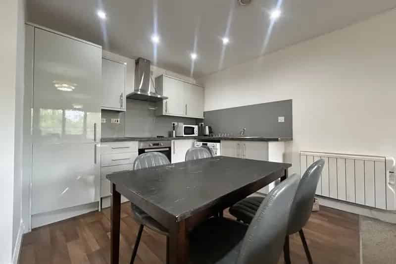 2 Bed City Centre Apartment Near Train Station