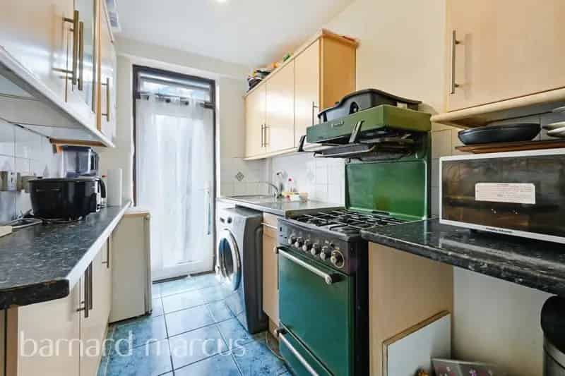 3-Bedroom House Near Streatham Common Station