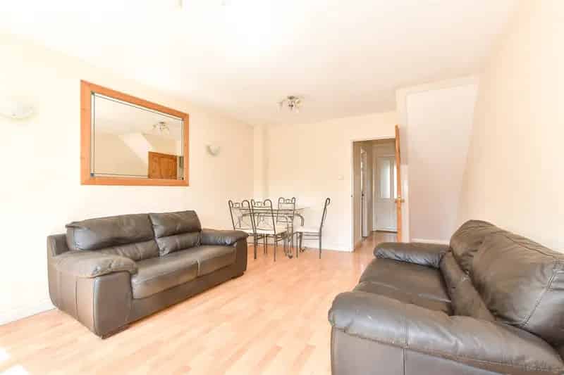 2 Bedroom Terraced House for Sale - No Onward Chain