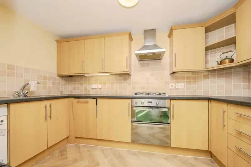 2 Bed Harwich House with Courtyard Parking and Communal Garden