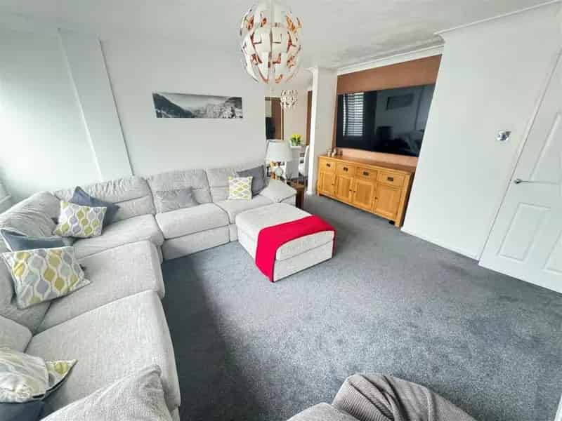 Spacious 2 3 Bedroom Apartment near Brentwood Station