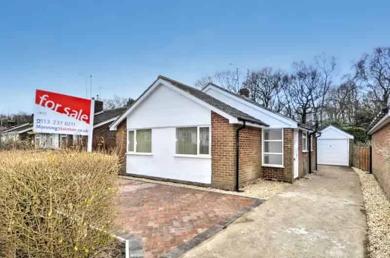 Detached Bungalow with Woodland Views and Modern Features