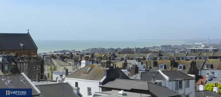3 Bedroom Flat for Sale in Brighton with Roof Terrace and Parking