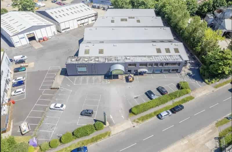 Prominent Chandlers Ford Building 71 Parking Spaces M27 Access