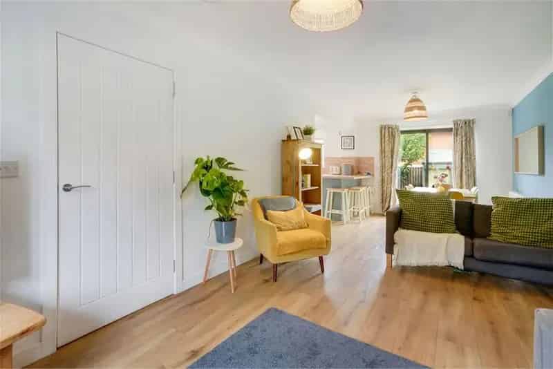 4 Bed Detached House with 2 Reception Rooms in Liberton