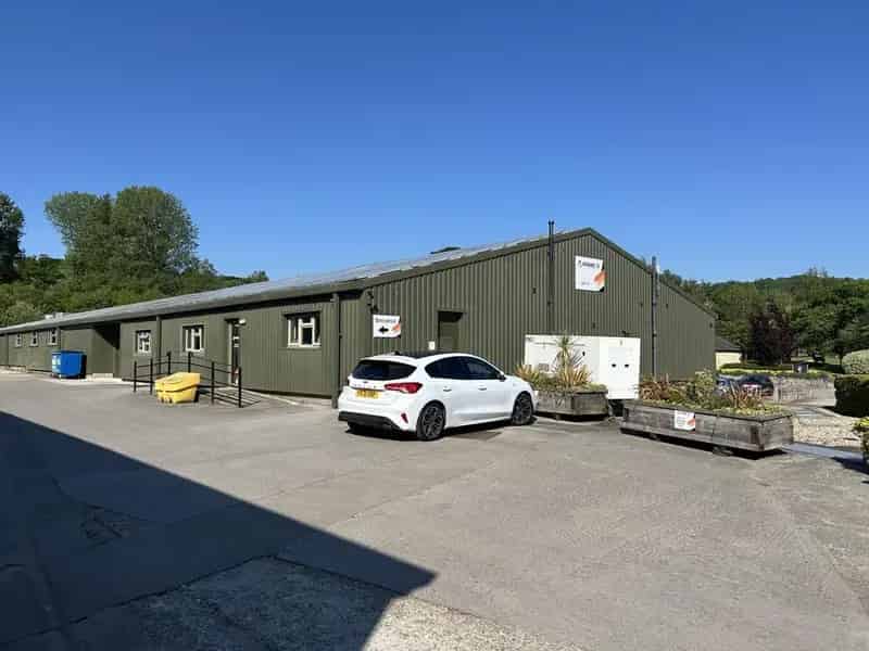 Modern Business Unit with Warehouse Space for Lease