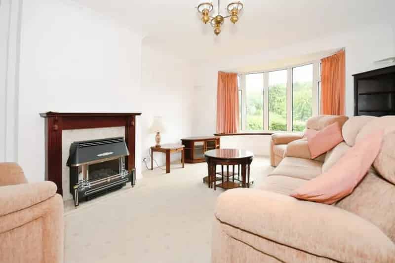 3 Bedroom Semi-Detached House For Sale in Wingerworth