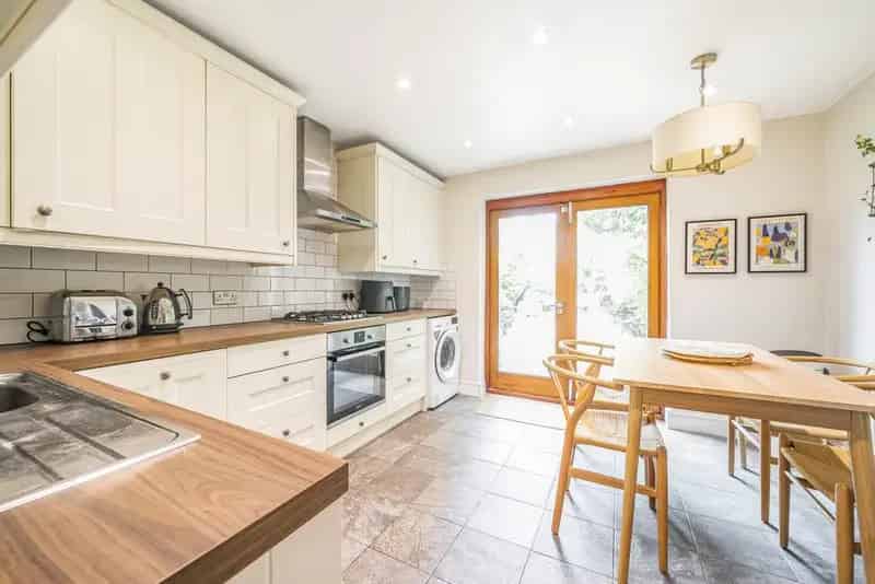 Two Bedroom Victorian Conversion Flat with 45ft Garden Near Streatham Common