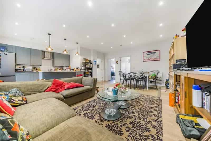 Two Double Bedroom Property in Wimbledon - High Standard Finish