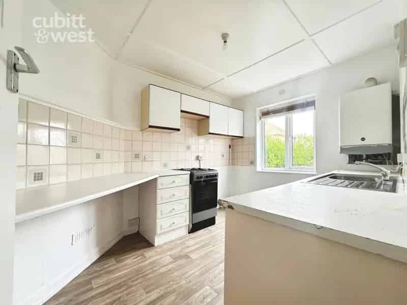 2 Bedroom Apartment to Rent East Brighton