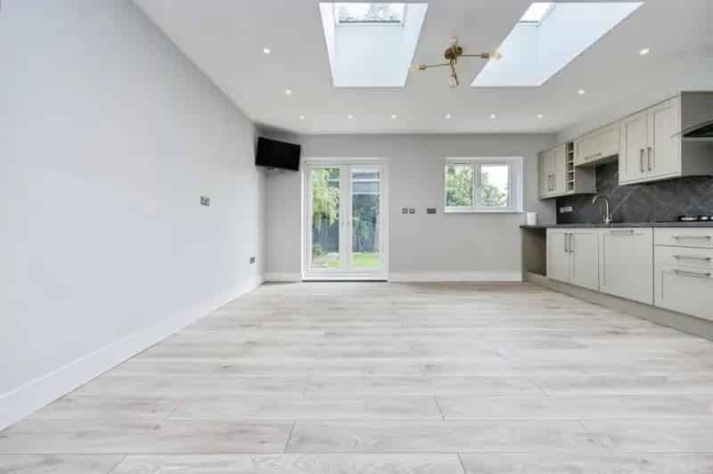4 Bedroom Family Home Near Luton Airport Parkway