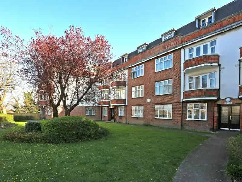 Two Double Bedroom Apartment in Sutton
