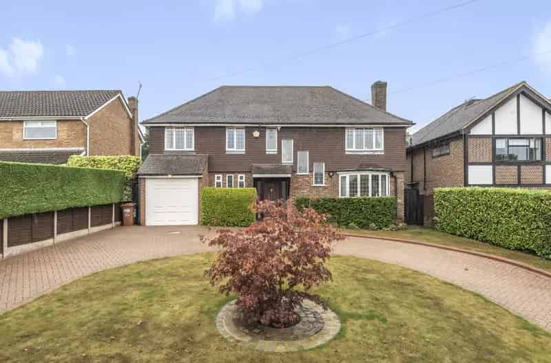 4 Bedroom Detached House Brookmans Park CHAIN FREE