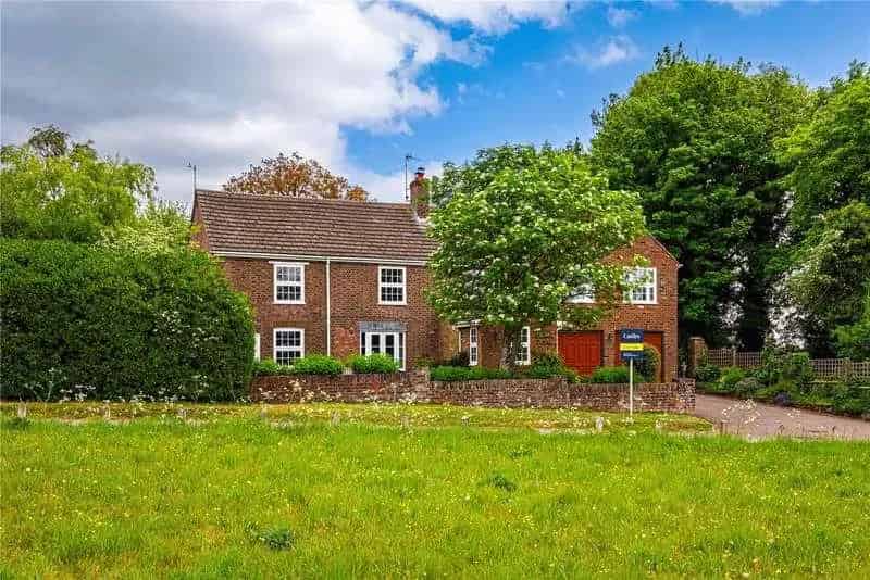 5 bed house for sale