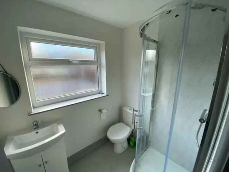 Luxury En-Suite Home Near George Eliot Hospital
