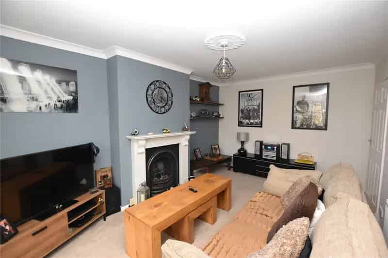 Two Double Bedroom Semi-Bungalow with Garage and Garden