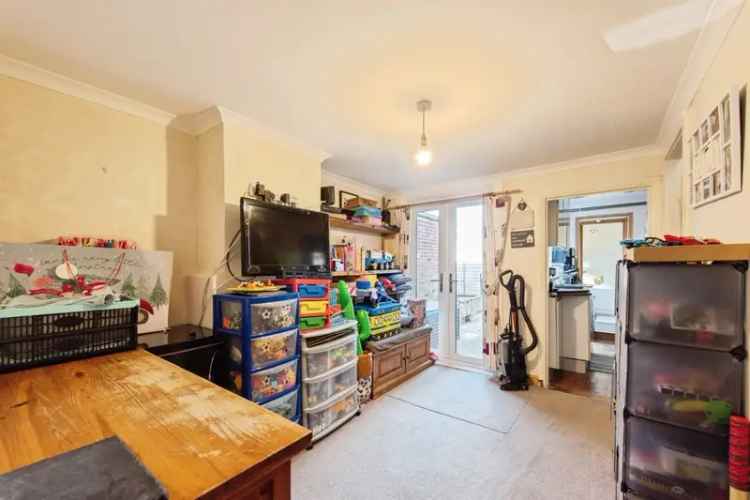 3 Bed House with Garden and Off-Street Parking