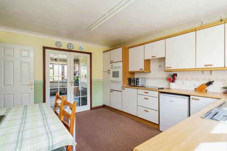 Mundesley Detached Bungalow 3 Beds 2 Baths Garage Gardens