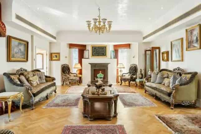 Detached House for Sale in Kensington W8