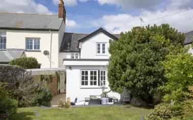 Sidford Family Home: Two Double Bedrooms, South-Facing Garden, Wood-Burning Stove