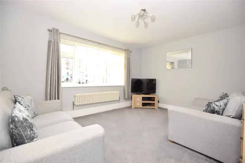 2 Bedroom Maisonette for Sale - Move in Ready