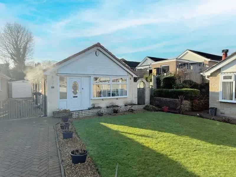 2 bedroom Bungalow
 For Sale 
Total Size: 948 SQ FT