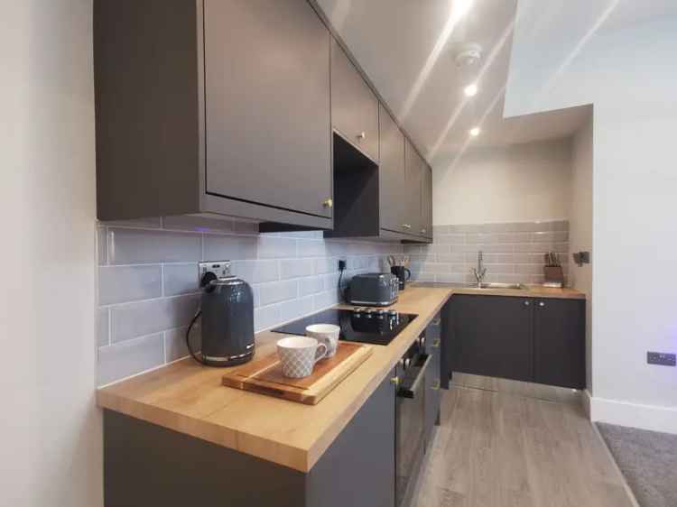  For Rent in Scotchman Lane, Leeds, England