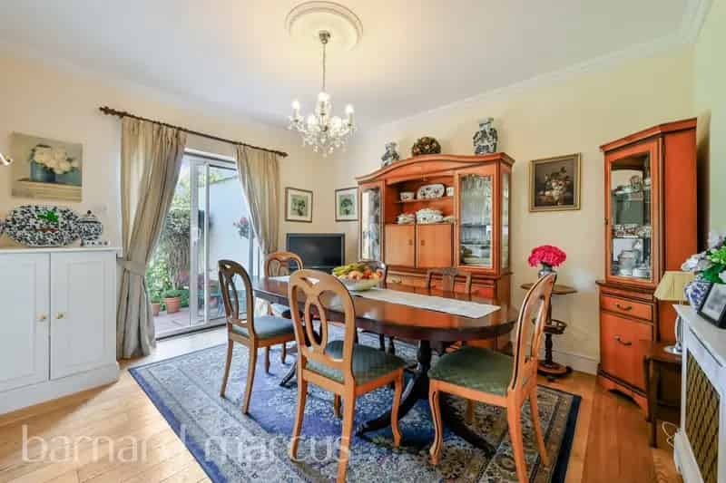 Four Bedroom House in Wandsworth - Characterful Family Home