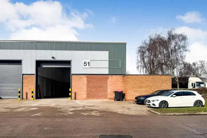 Modern Industrial Warehouse Unit for Immediate Occupation