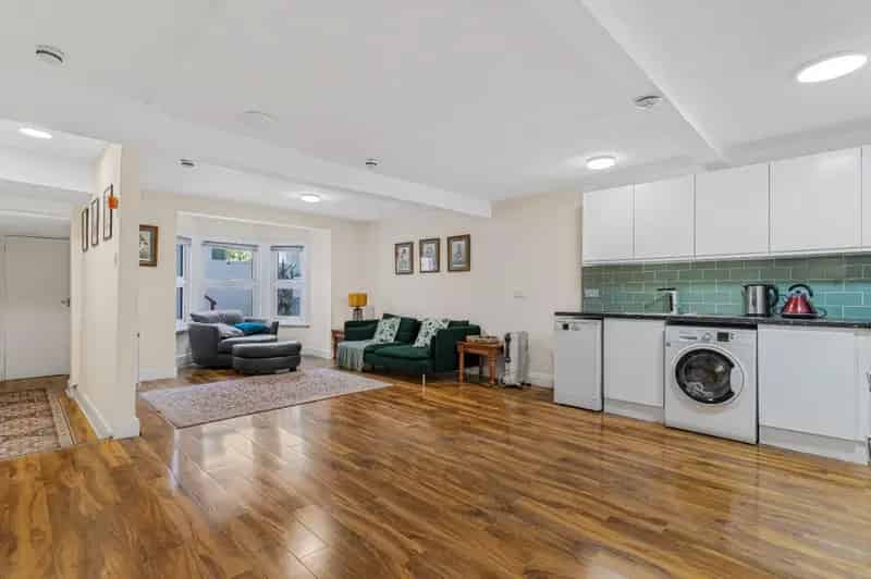 2 bedroom Flat
 For Sale