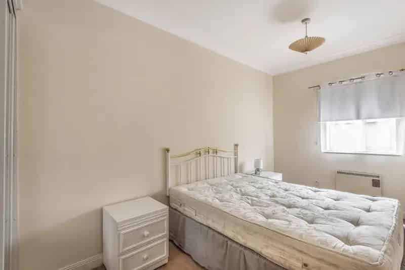 Top Floor Flat Two Double Bedrooms Balcony Parking