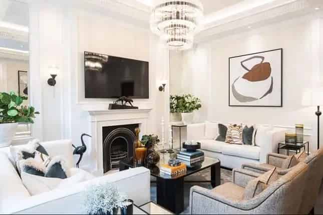 Luxury 2-Bedroom Flat to Rent in London W8