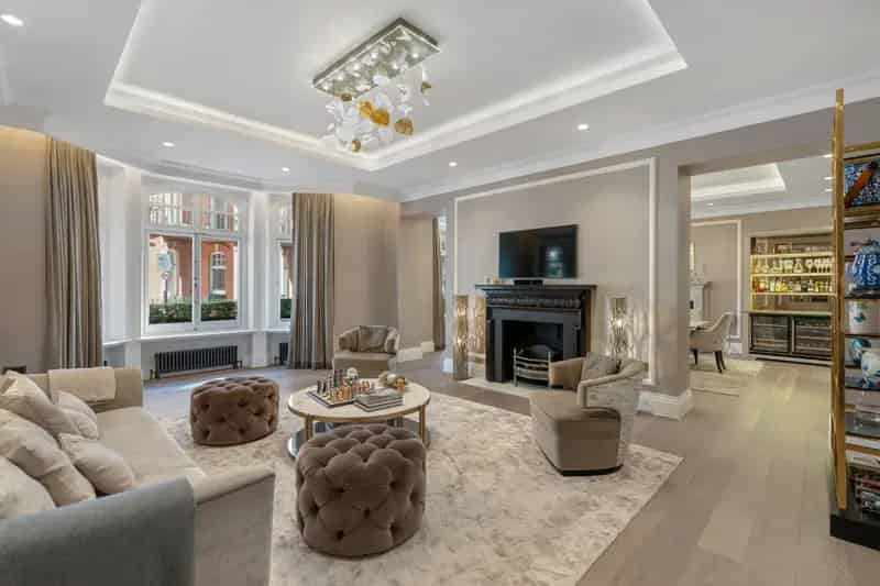 Luxury 4-Bedroom Apartment in Central London