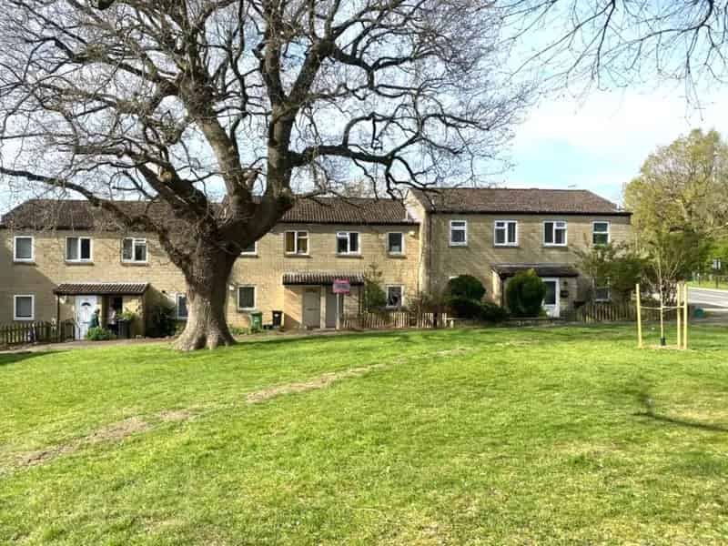 2 Bedroom Terraced House Weston Village Near Amenities