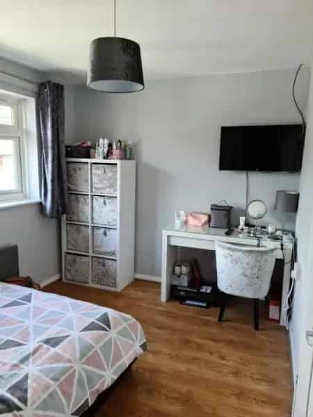 Spacious 3-Bed House Near Schools and Amenities